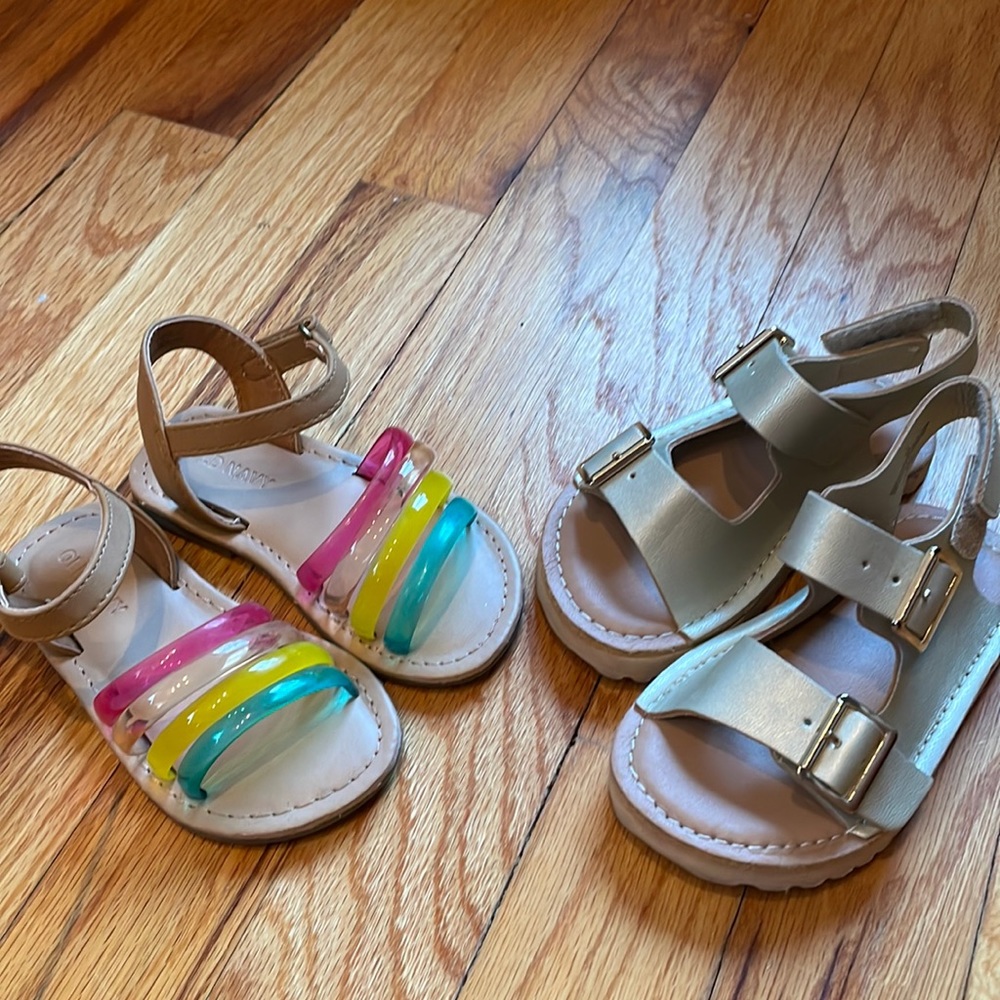 2 - 6T girl old navy Sandals, excellent condition